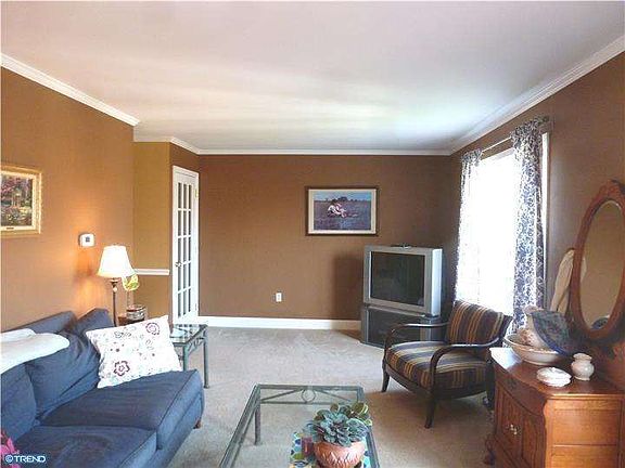 5th image of 369 Donofrio Dr