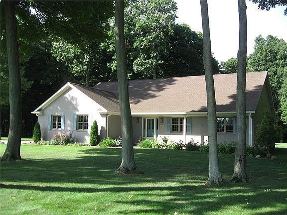 2nd image of 10675 S Edgewood Dr