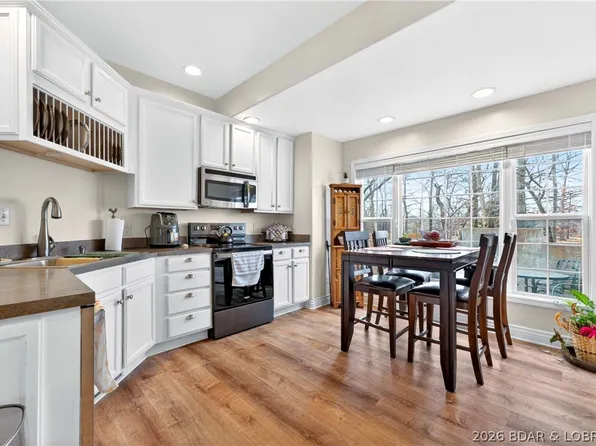 10 Anemone Rd, Lake Ozark, MO 65049