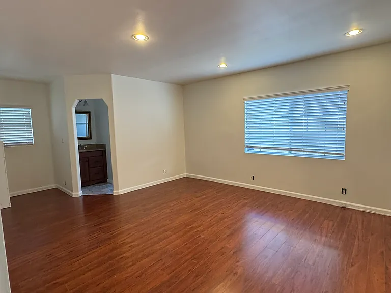 115 N San Marino Ave — Photo 4