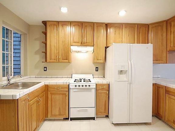 3rd image of 53 Peralta Ave #B