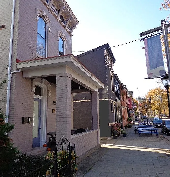 The front of the building which consists of only two units!