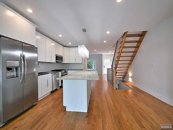 5th image of 17 Beverly Pl