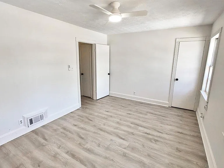 3360 Club Dr #C — Photo 12