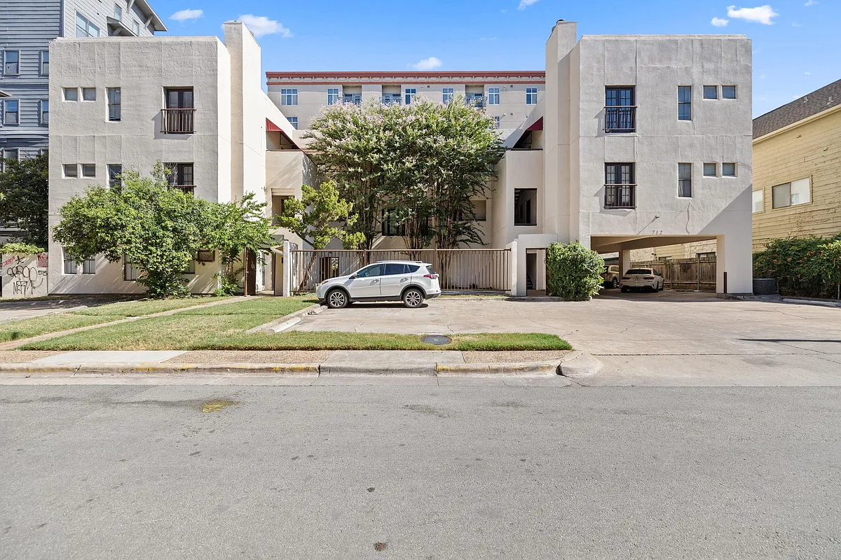 Building Photo - 712 Graham Pl #203