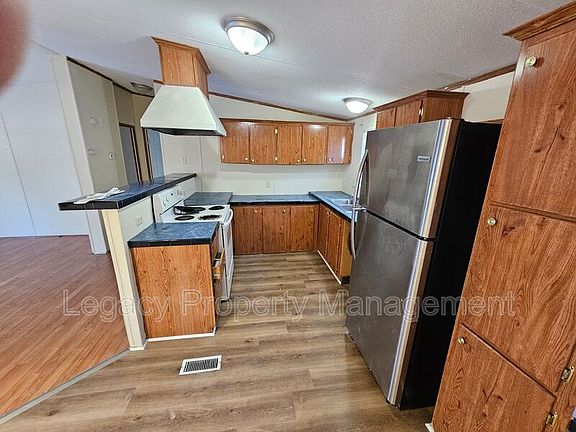 3rd image of 3990 Barlow Dr