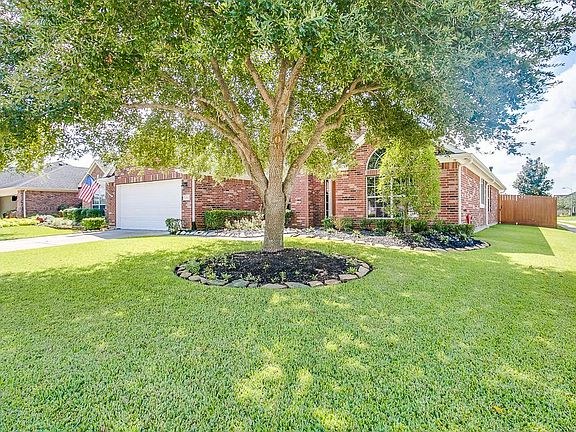 2nd image of 15031 Greenhaven Lake Ln