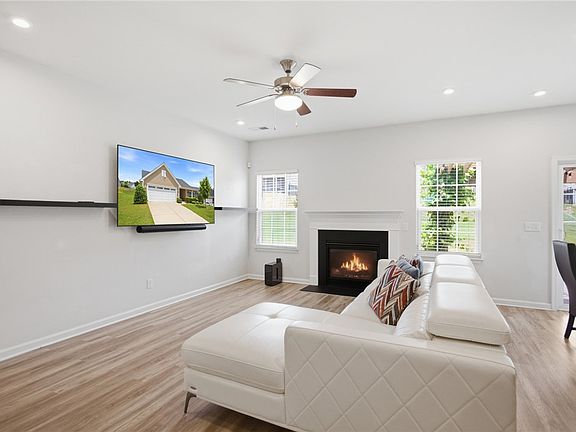 4th image of 5 Pequot Dr