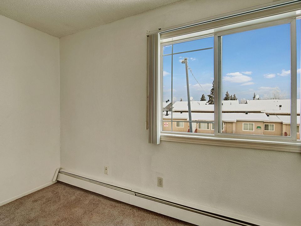 Conifer Grove Apartments - Bedroom