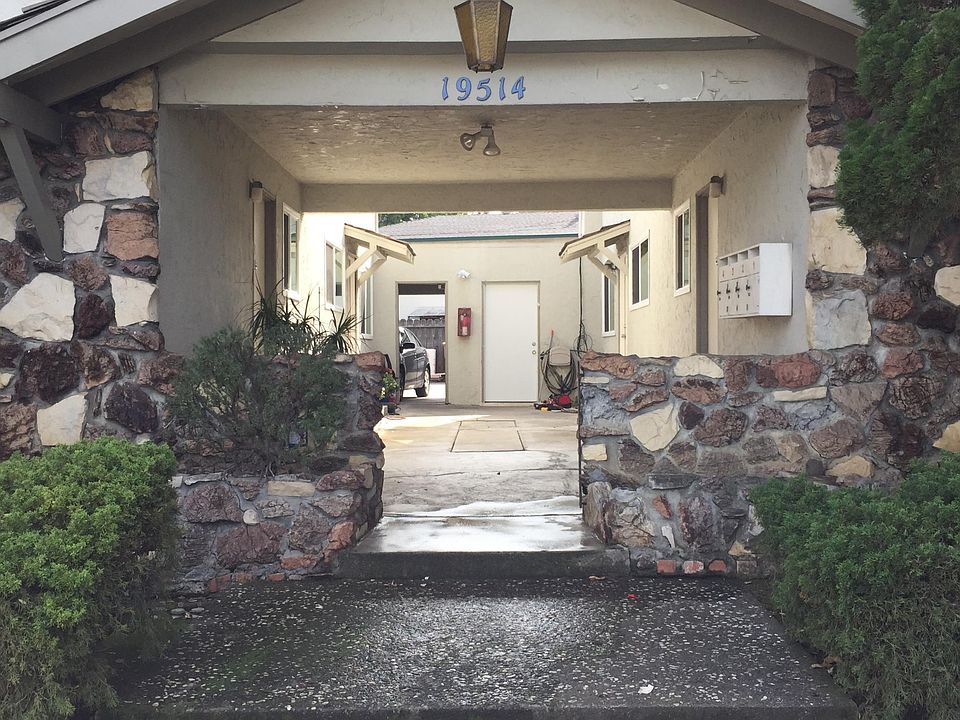 1st image of 19514 Greenwood Ct #3