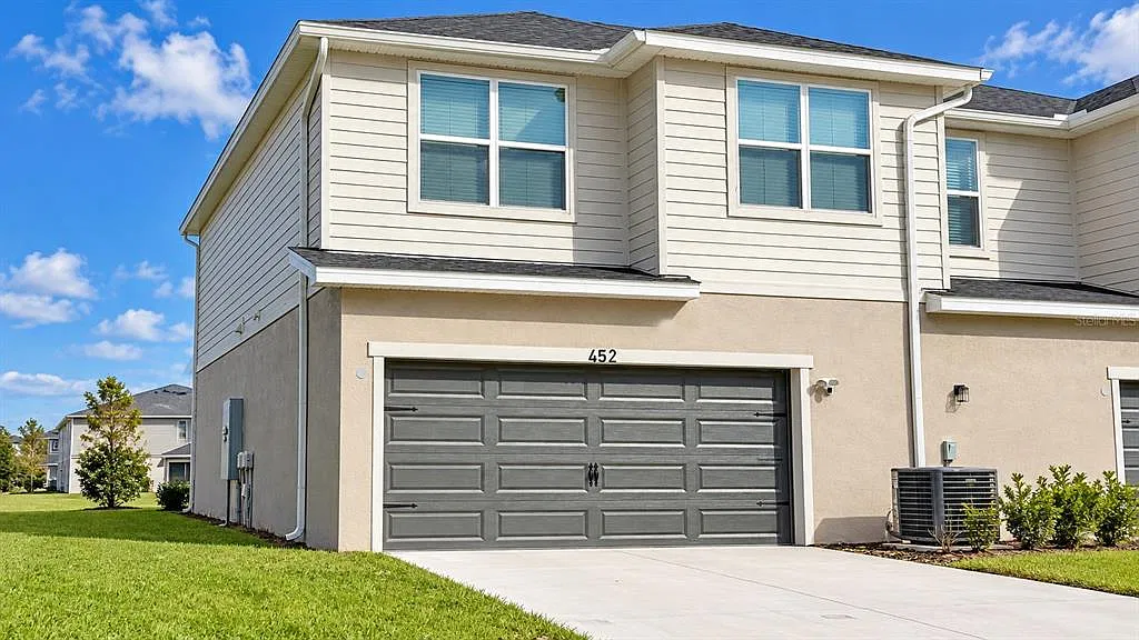 3 bed, 2.5 bath, 1921 sqft, $2,500 — Photo 3