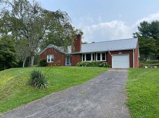 45 Snake Creek Rd, Hillsville, VA 24343