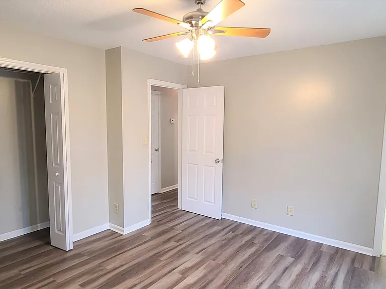 145 York Ct — Photo 8