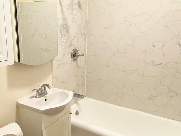 2nd image of 2650 Franklin St #18