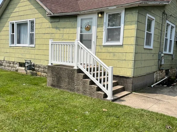 333 Garfield Ave, Peotone, IL 60468