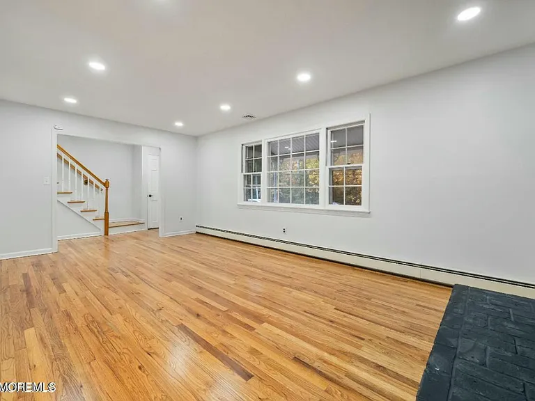 1025 Whittier Ave — Photo 4