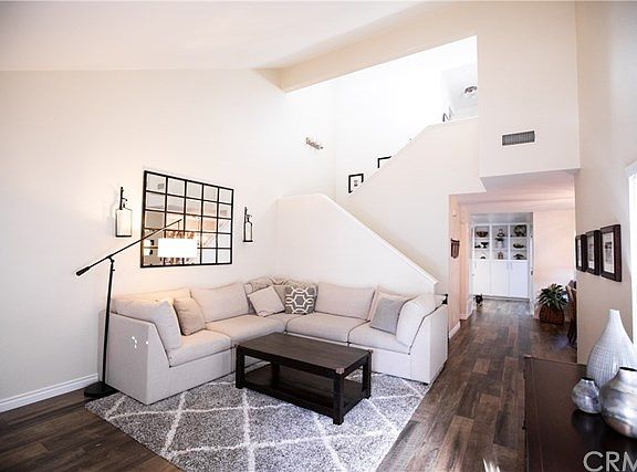 3rd image of 1053 N Via Colinas