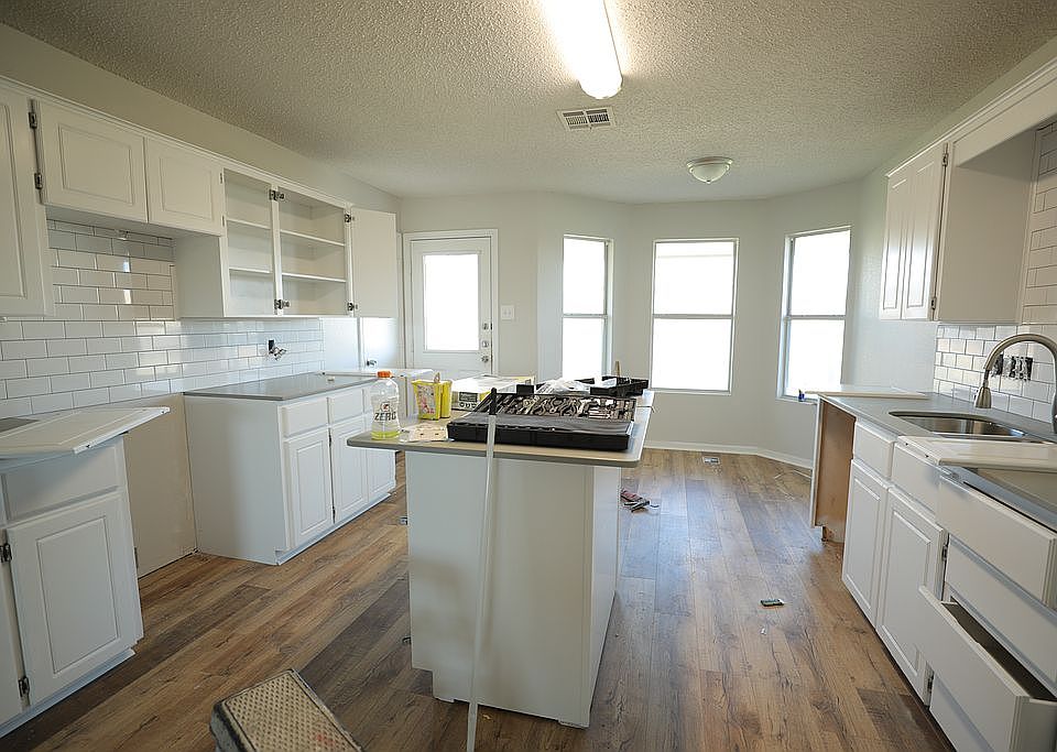 1st image of 4311 Lloyd Dr