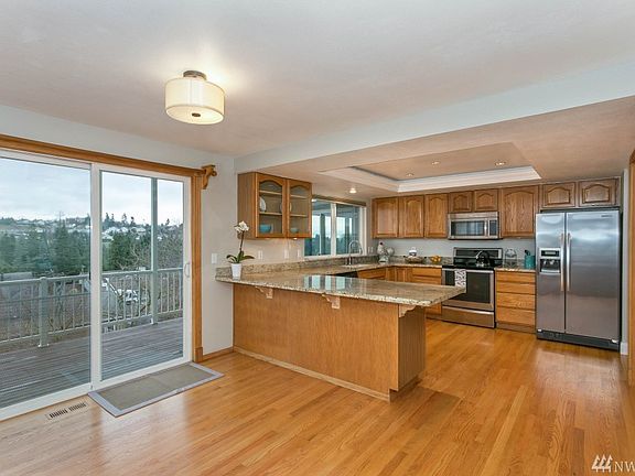 5th image of 3625 Nassau Ave NE
