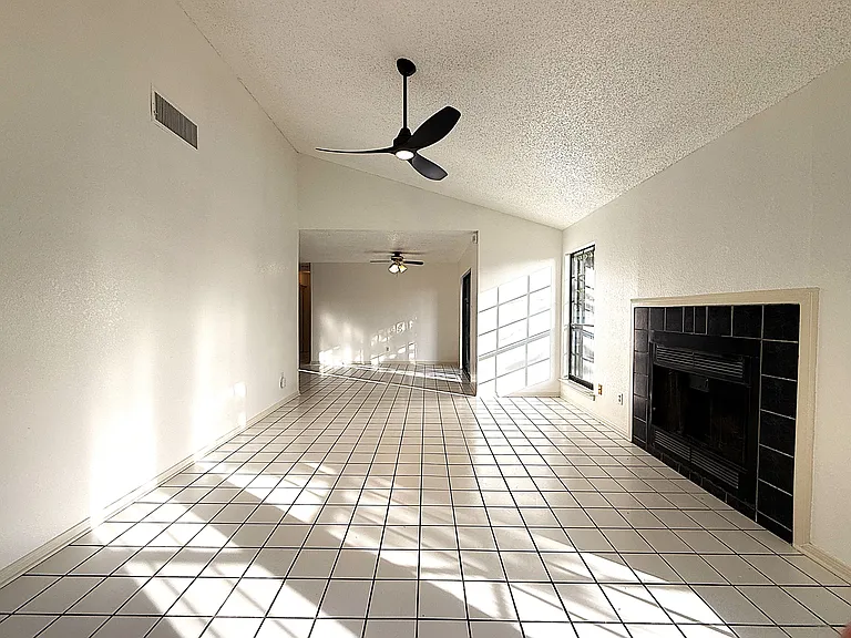 3203 Honeysuckle Dr — Photo 2