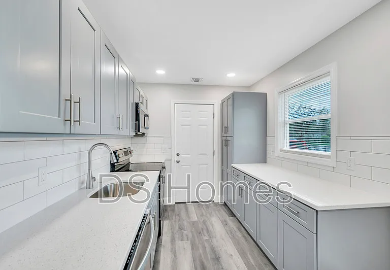 615 Macdonald Ave — Photo 3