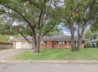 6805 Valhalla Rd, Fort Worth, TX 76116