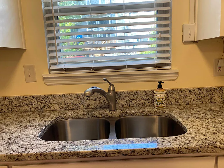 1034 Riverbend Club Dr SE — Photo 10