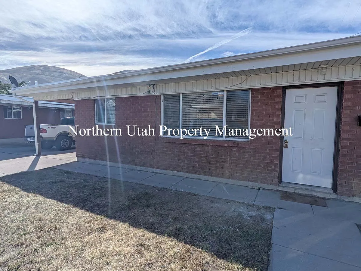 3 bed, 1.0 bath, 980 sqft, $1,350 — Photo 1
