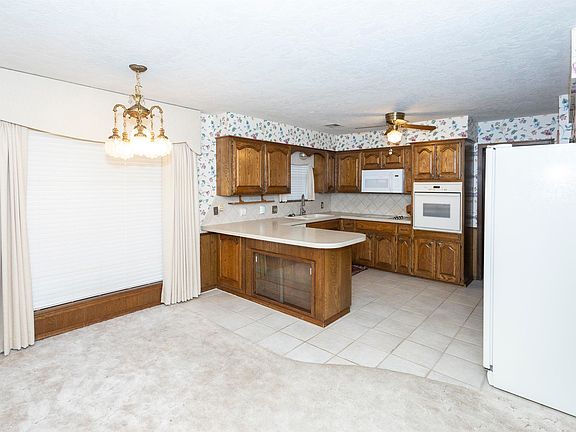 4th image of 1718 Overland Dr