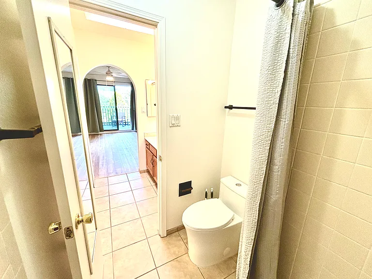 Suite D Private bathroom