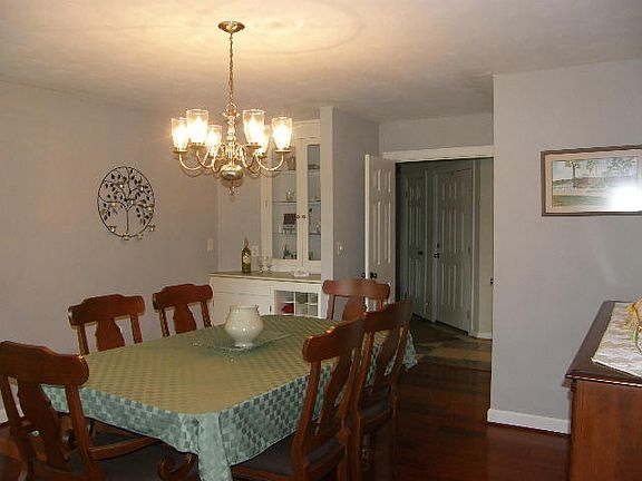 5th image of 2 Moone Creek Cir