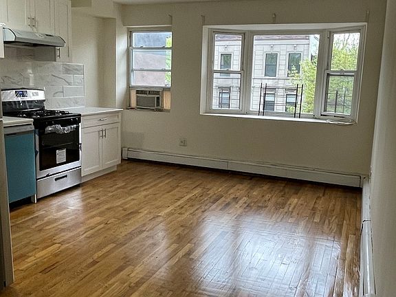 2nd image of 456 Jefferson Ave APT 2