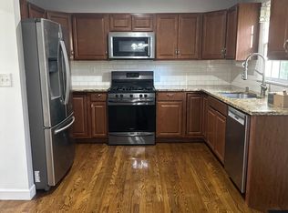 20 Oakland Ave APT 3B, Danbury, CT 06810