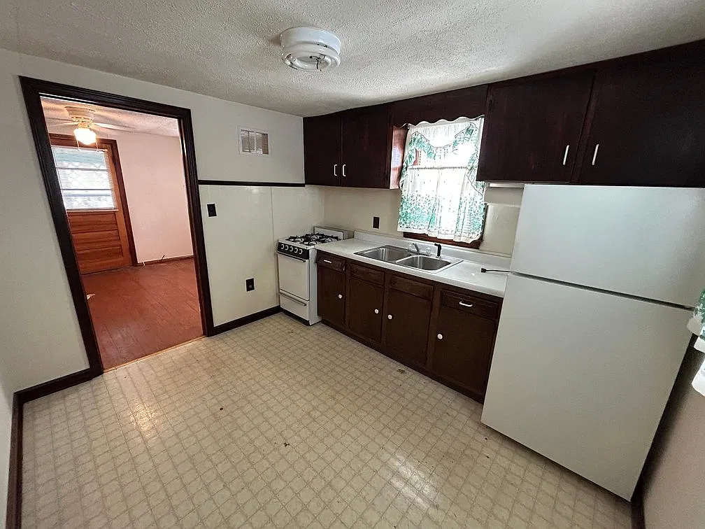 1 bed, 500 sqft, $700 — Photo 3