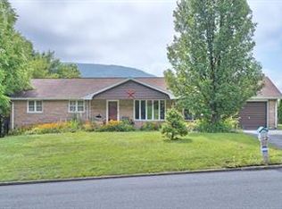 230 Edgemont Ave, Palmerton, PA 18071