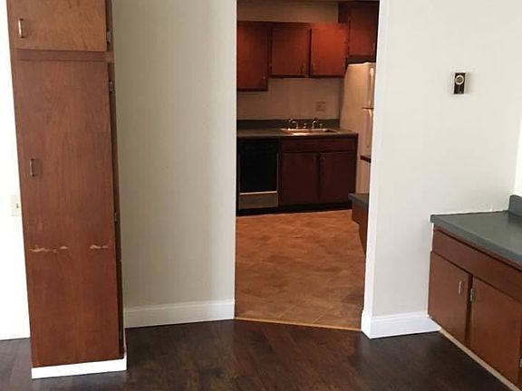 3rd image of 28 N Locust St APT 201