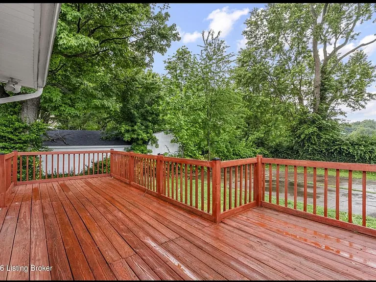 2576 Martin Ave — Photo 2