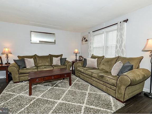 4th image of 413 Woodlawn Ave