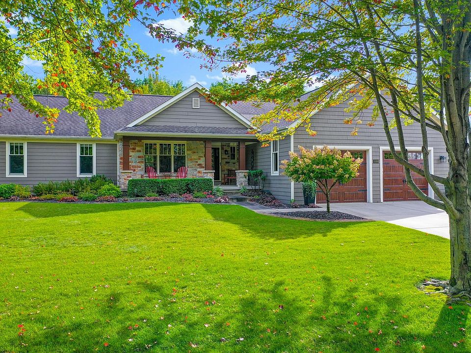1st image of 1000 Crown Pointe Cir