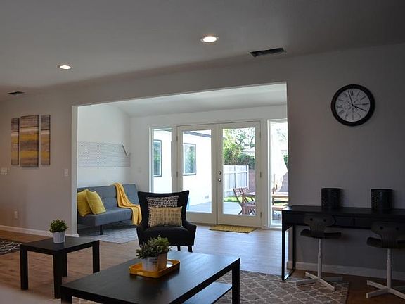 5th image of 12071 Cliffwood Ave