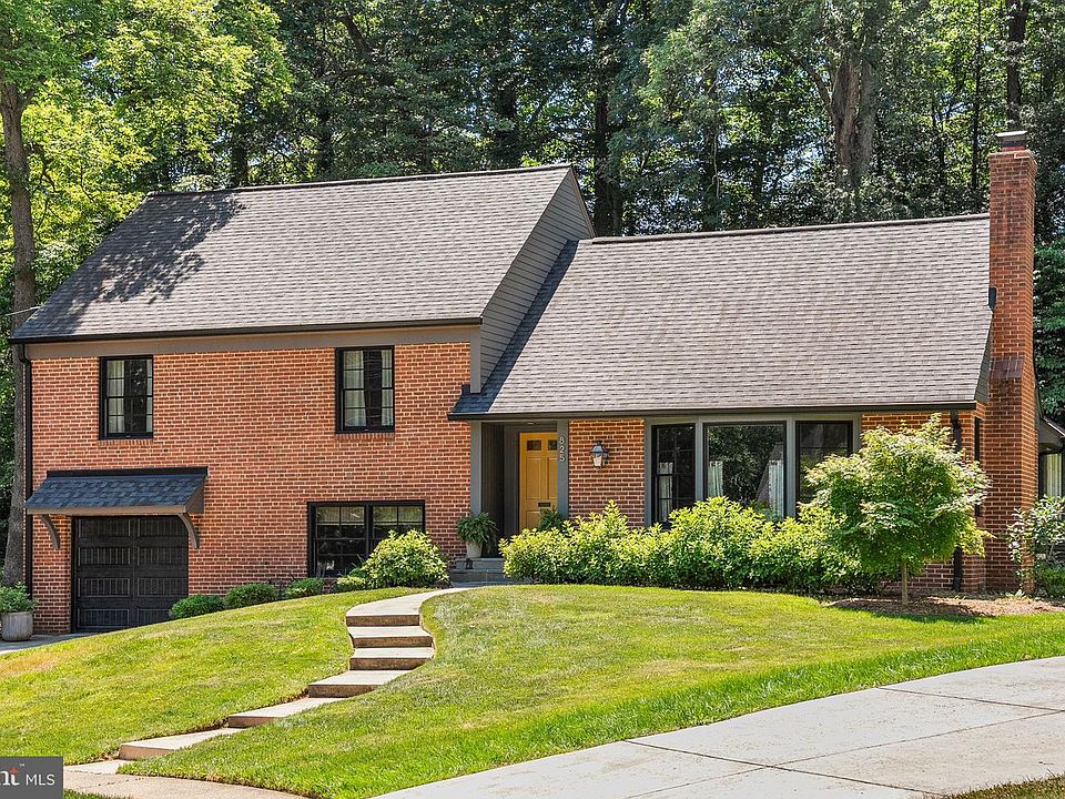 1st image of 825 Elaine Ct