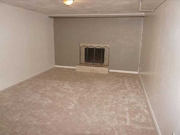 4th image of 814 Adell Ave