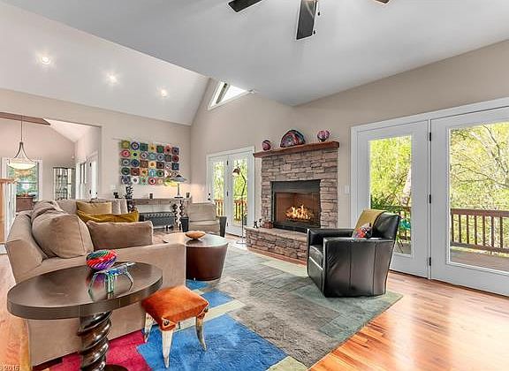 2nd image of 522 Betsy Ross Ln