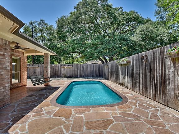4th image of 2206 Creekwood Ln