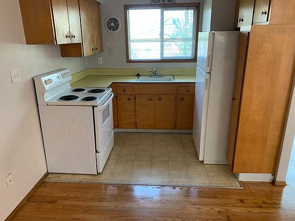 4th image of 4540 SW Dogwood Ln APT 13