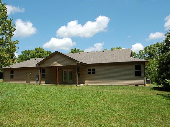 2nd image of 68 Marilyn Dr