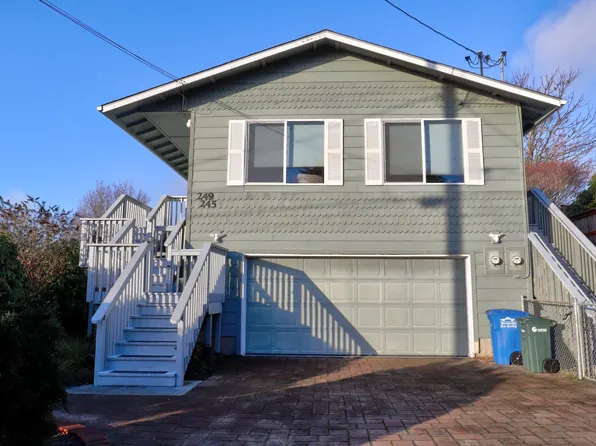 245 NE 4th St, Newport, OR 97365