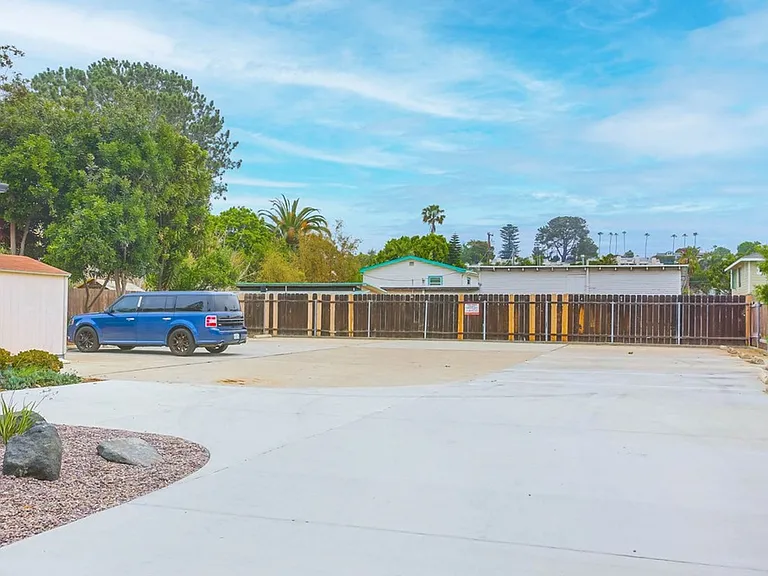 951 N Vulcan Ave — Photo 6