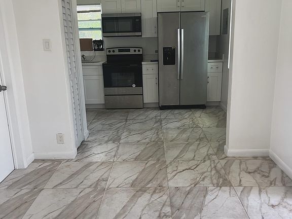4th image of 442 NW 59th Ter #1-5927