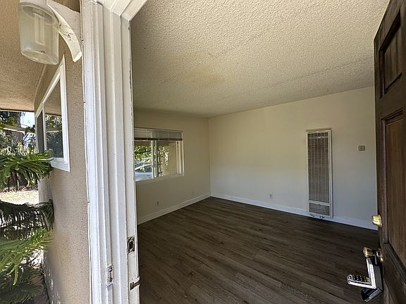 3rd image of 717 1/2 S Cedros Ave